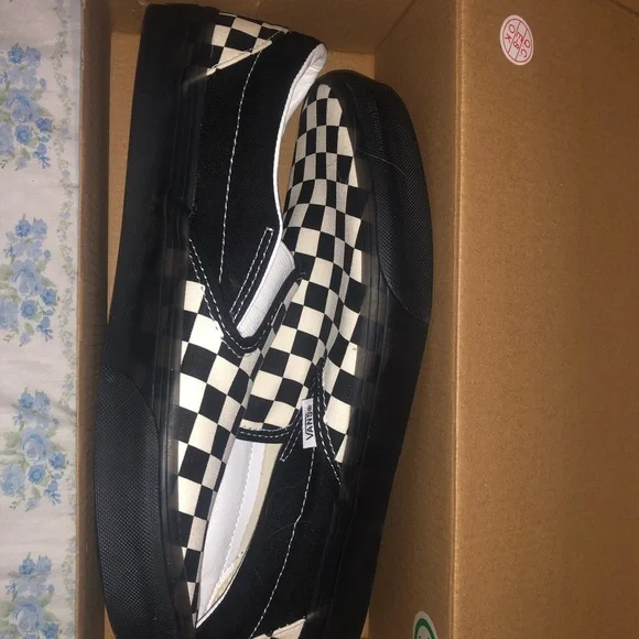 NIB Vans Men’s 9.5 Women’s 11 Black and White Checkerboard Slip-On Sneakers NEW - Picture 4 of 7